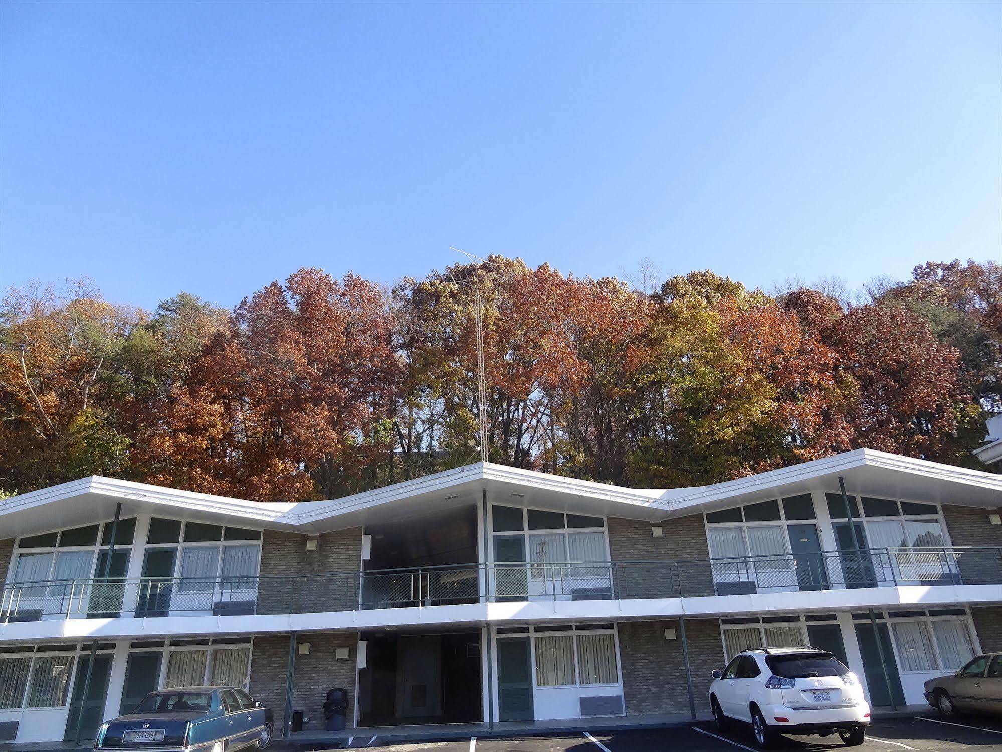 Colony House Motor Lodge Roanoke Exterior photo